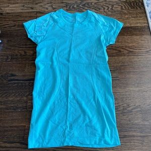 Lululemon workout t-shirt